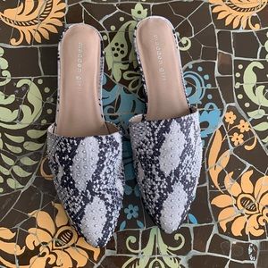MADDEN GIRL STUDDED MULES Sz:8M